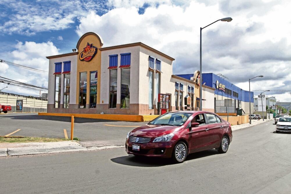 El presidente nacional del PAN, Ricardo Anaya, y su esposa tienen siete locales comerciales que rentan en la ciudad de Querétaro (ESPECIAL)