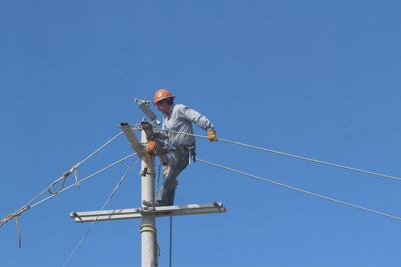 Restablecen energía eléctrica a 88% de afectados por "Patricia"