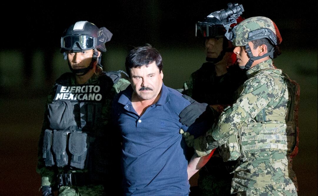 Joaquín "El Chapo" Guzmán is presented before the press while escorted by the Mexican military in 2016 - Photo: Eduardo Verdugo/AP