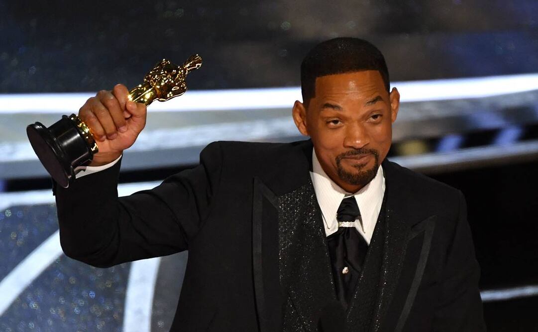 Will Smith acepta el premio al Mejor Actor durante la 94ª entrega de los premios Oscar. Foto: Robyn Beck/AFP