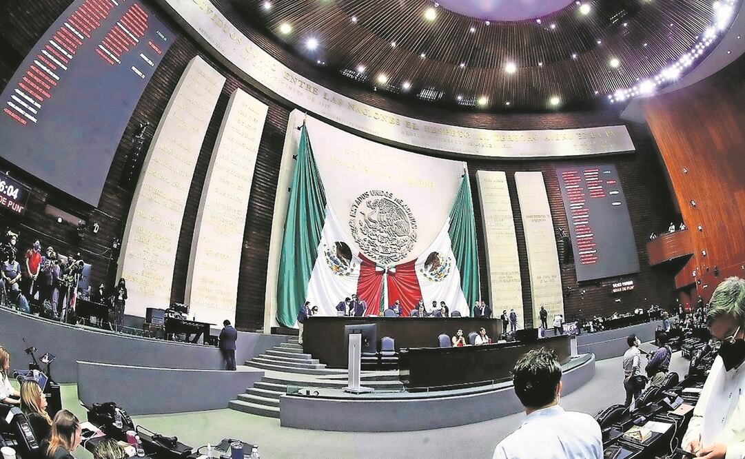 Analistas consideran que los cambios de bancada de los legisladores es una práctica política común en México que lo mismo ocurría con el PRI en el pasado. Foto: Archivo/EL UNIVERSAL.