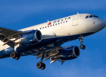 VIDEO: Avión de Delta maniobra bruscamente para evitar colisión con bombardero en Dakota del Norte; "esto no es normal"