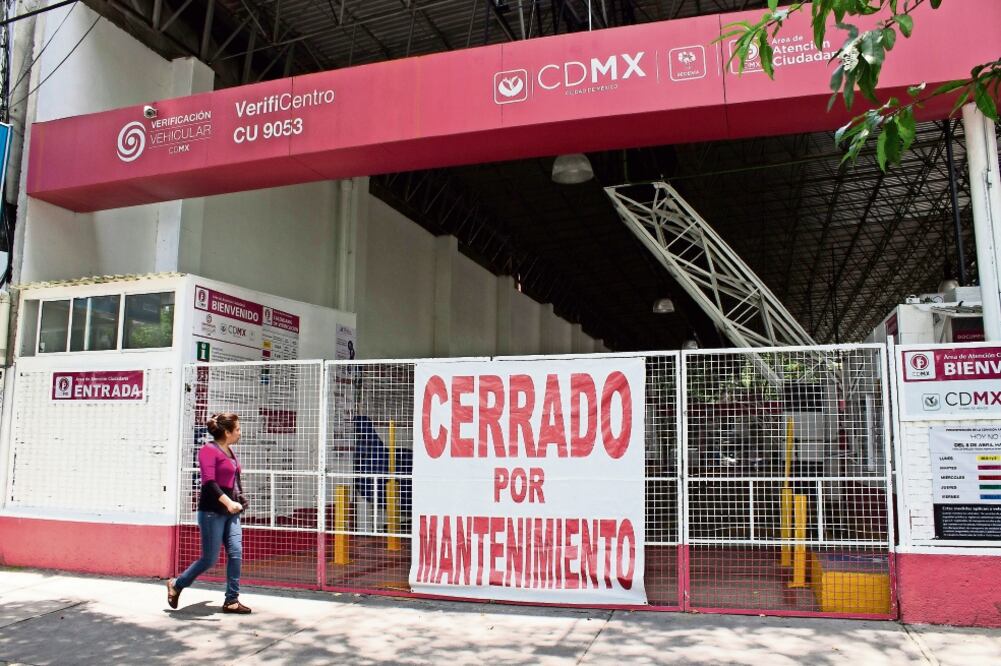 Debido a la falta de actualización en los sistemas de verificación de los centros, han cerrado para evitar las multas de la Sedema (JENIFER NAVA. EL UNIVERSAL)