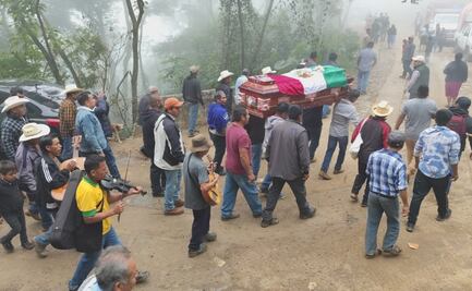 Entre la neblina, pobladores dan último adiós a diputado federal del PVEM en la sierra de Zongolica; será sepultado junto a su padre