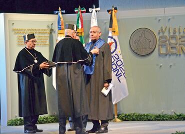Entregan a Morales Lechuga doctorado Honoris Causa