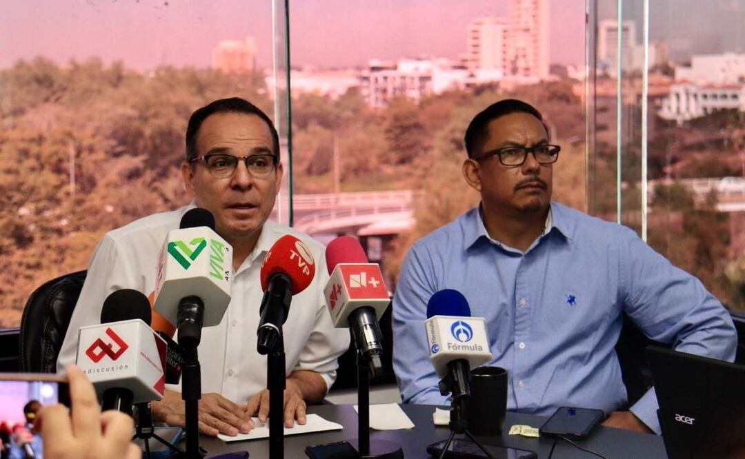 Miguel Calderón Quevedo (derecha), Coordinador del Consejo Estatal de Seguridad Pública en Sinaloa afirma que el delito de desapariciones aumentó en 2024 (25/03/2025). Foto: Oficial
