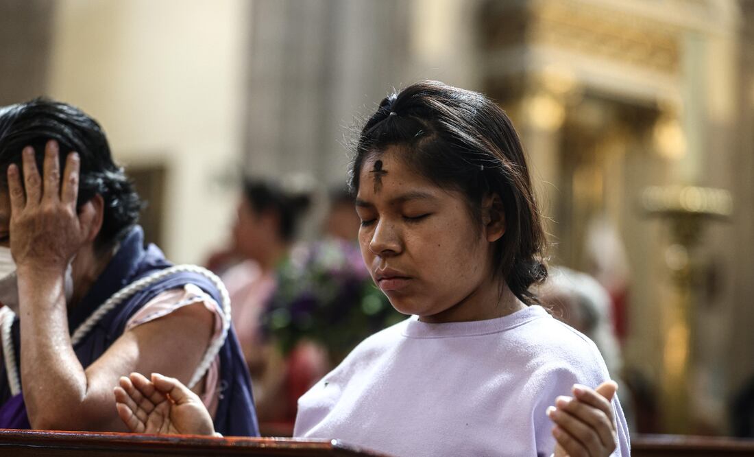 CIUDAD DE MÉXICO 05/03/2025 Miércoles de ceniza que marca el inicio de la cuaresma en la Catedral Metropolitana FOTOS Gabriel Pano El Universal