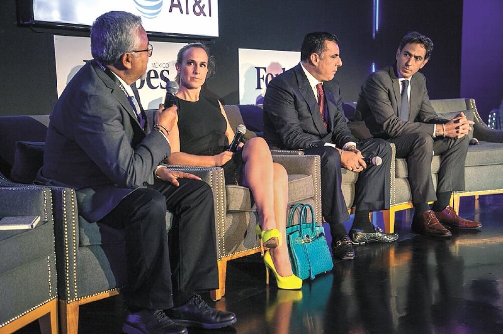 Guadalupe Phillips, directora general de ICA, asegura que la constructora está interesada en las obras del Tren Maya y el aeropuerto de Santa Lucía. Foto/CORTESÍA OSWALDO RAMÍREZ