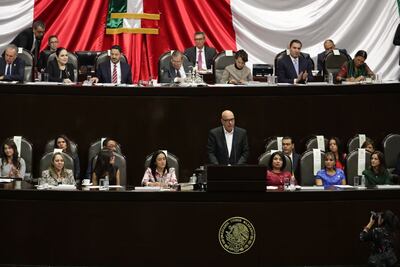 Dante Delgado ofrece apoyo a Morena en medio de interrupciones