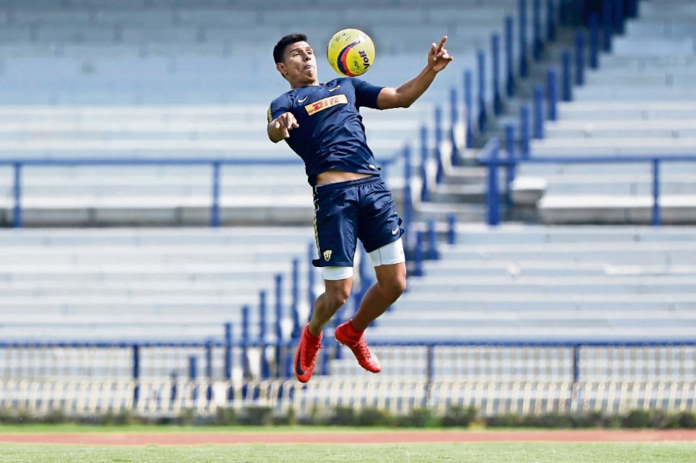 El mediocampista sufrió al dejar a su familia. (ÁLVARO PAULIN. IMAGO7)