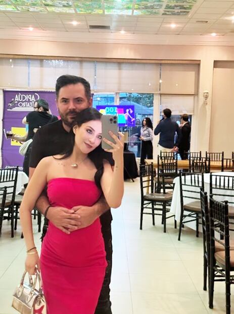 José Eduardo Derbez  y Paola Dalay en el babyshower de su hija Tessa.
Foto: Instagram