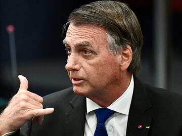 Justicia brasileña flexibiliza arresto domiciliario de Bolsonaro; permitirá visitas familiares
