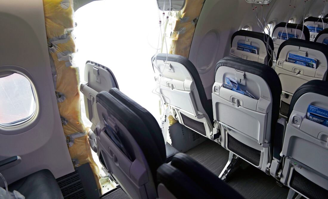 El avión Boeing 737-9 MAX de Alaska Airlines al que un panel se le soltó en pleno vuelo. Foto: AP