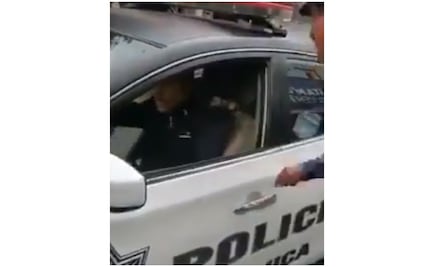 Dan de baja a policías de Toluca acusados de extorsión y sembrar droga a un joven