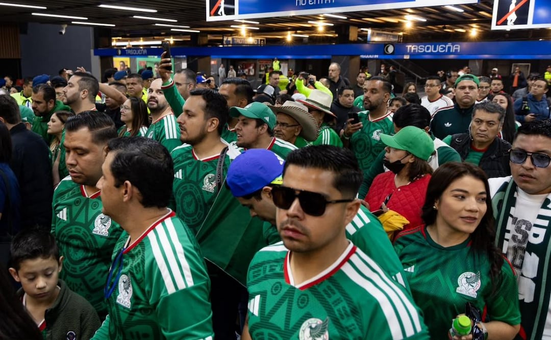 Se habilitarán corridas directas de Tren Ligero desde la estación Tasqueña hasta El Vergel; pero las personas que iban con dirección Xochimilco no corrieron con la misma suerte. (11/06/2026). Foto: Hugo Salvador / EL UNIVERSAL