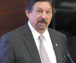 Senado, con la mira en outsourcing y alza a salario