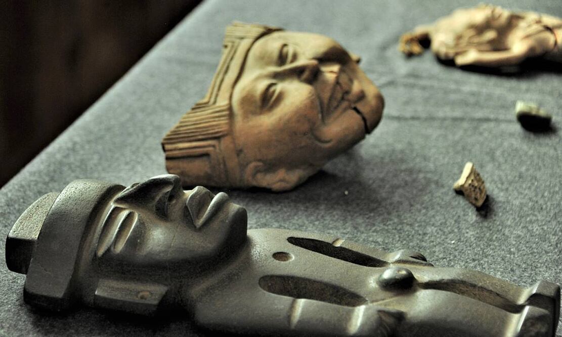 Las piezas y los libros se suman a los 5.865 bienes arqueológicos e históricos que se han repatriado a México en lo que va de esta administración. Foto: EFE