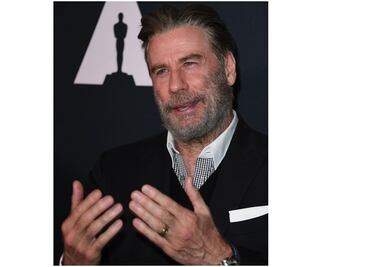 John Travolta comparte foto en el set de "Carrie"