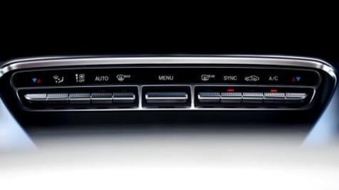 ¿Cómo funciona el aire acondicionado automático de mi auto?