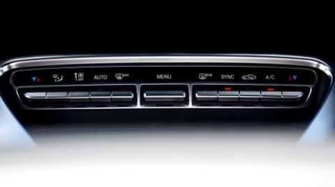 ¿Cómo funciona el aire acondicionado automático de mi auto?