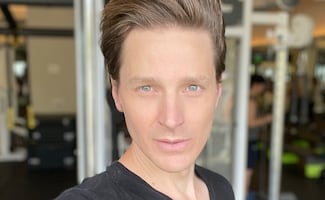 Actor relacionado con “Resident Evil” acusado de abrir fuego contra mujer tras pleito vial