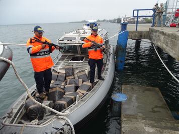 Colombia incauta 700 kilos de cocaína enviada por mar a México