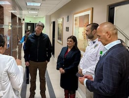 Clara Brugada visita a policías que permanecen hospitalizados tras marcha del 2 de octubre