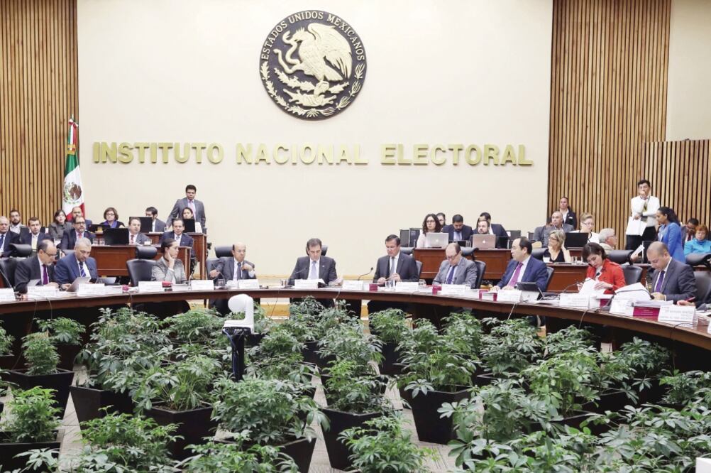 El INE considera también la reducción de las percepciones de altos funcionarios del instituto, señaló el consejero electoral Marco Antonio Baños. (ARCHIVO EL UNIVERSAL)