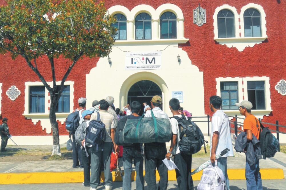 Sustento. Miles de jornaleros guatemaltecos ingresan al país cada año para levantar la producción de Chiapas. Foto/ARCHIVO EL UNIVERSAL