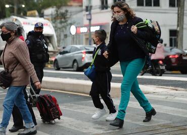 "Ha subido muchísimo todo", dicen madres en regreso a clases