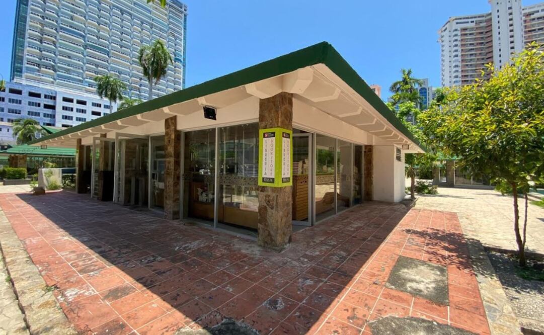 La librería Juan R. Escudero, en Acapulco, Guerrero, permaneció cerrada a consecuencia de los daños ocasionados por el huracán Otis. Foto: FCE.