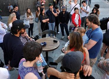 Apagón en España: Radio, la salvación de la población durante el corte masivo de luz; se dispara la demanda de aparatos y pilas