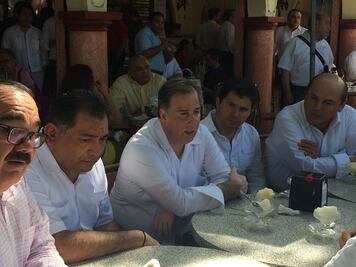 Meade se toma un helado con ex aspirantes priístas de Yucatán