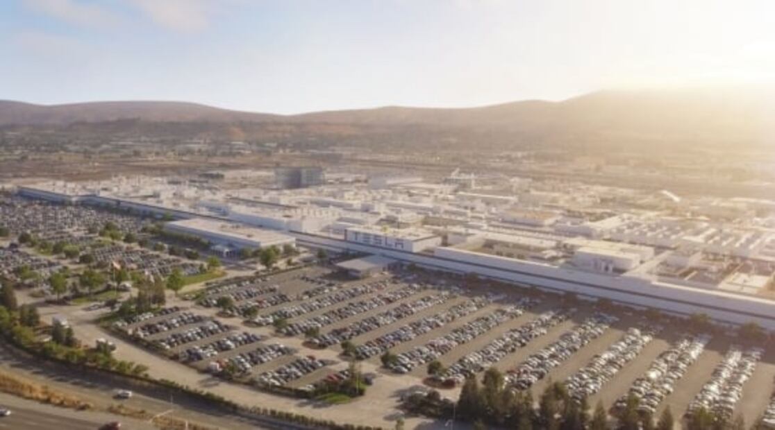 Así es la fábrica de autos de Tesla