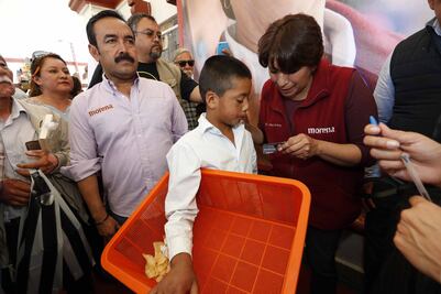 Delfina habla con mujeres en Tecámac tema de feminicidios