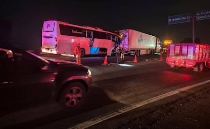 Autobús de pasajeros choca con un tráiler en la autopista México-Tulancingo; hay 13 lesionados