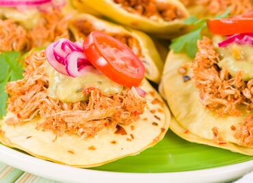 Prepara panuchos de atún en cinco pasos