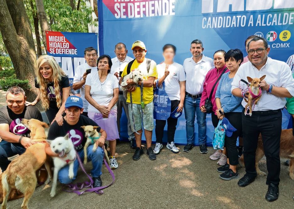 Mauricio Tabe dijo que en su gobierno se han habilitado espacios para los animales de compañía. Foto: Especial