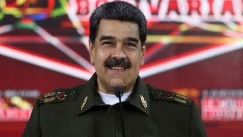 Nicolás Maduro usa por primera vez traje de comandante creado para Hugo Chávez 