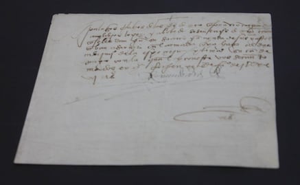 FBI entrega a México documento del siglo XVI con firma de Hernán Cortés; SRE lo presenta en el Archivo General de la Nación