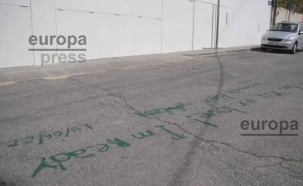 Shakira recibe declaración de amor en la puerta de su casa