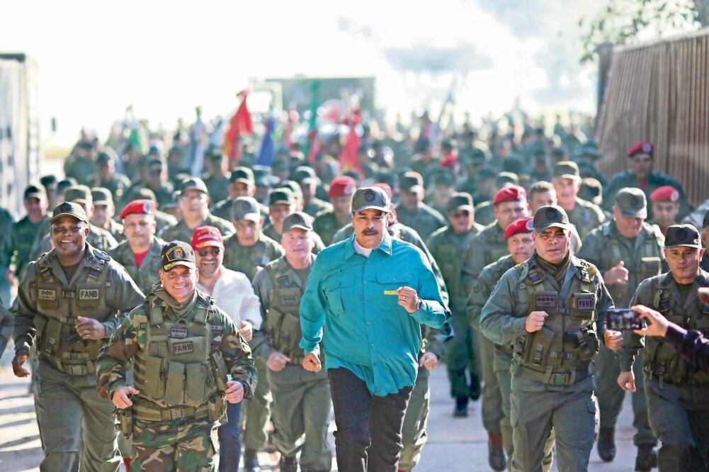 El presidente Nicolás Maduro participó ayer en ejercicios militares (REUTERS)