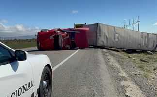 Frente frío 30 deja tráileres volcados y comunidades sin luz en el Istmo de Oaxaca; ordenan suspensión de clases