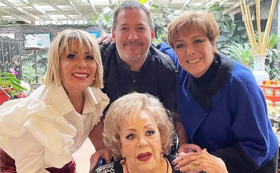 Silvia Pinal y sus tres hijos: Sylvia Pasquel, Alejandra y Luis Enrique Guzmán. Foto: Instagram