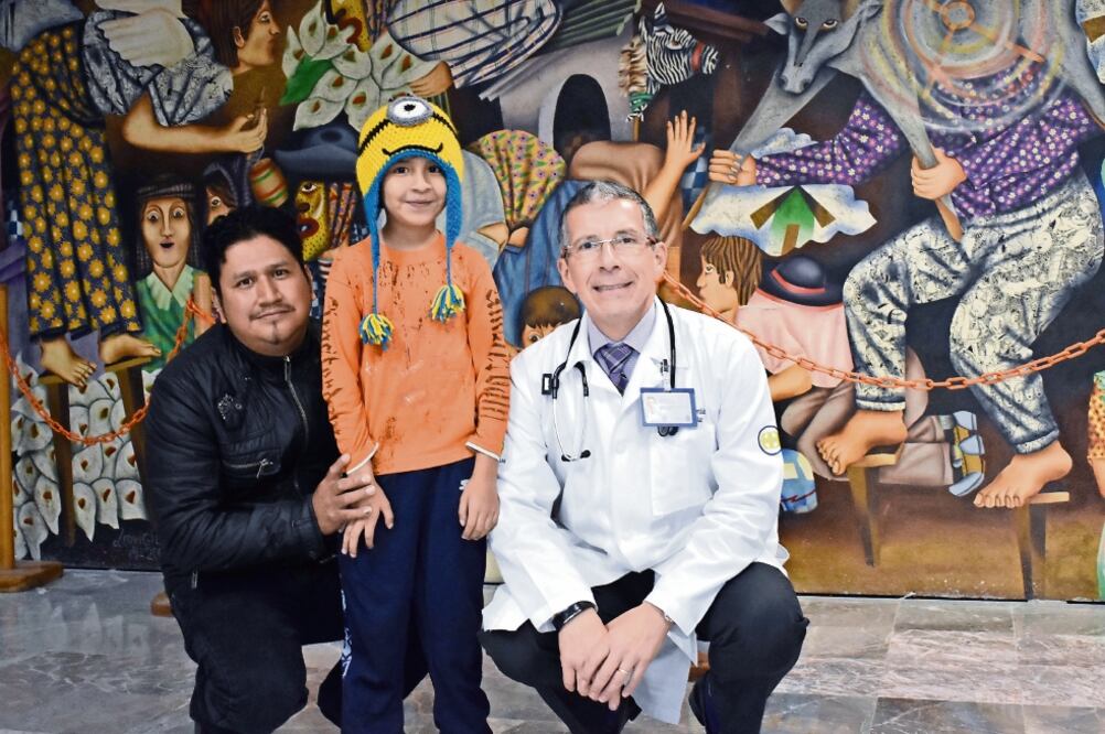 El médico Alejandro Bodio afirma que en el quirófano la única comunicación visual era una ventana. Ellos se concentraron en sus tareas y garantizaron la vida del niño (SSA)