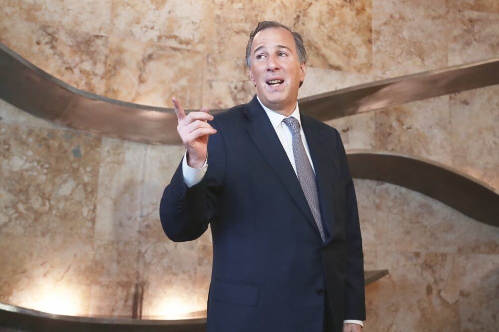 El aspirante a la Presidencia por PRI, PVEM y NA, José Antonio Meade, se reunió con el Consejo de la Comunicación (ALEJANDRO ACOSTA. EL UNIVERSAL)