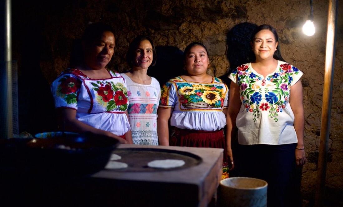La secretaria de Bienestar, Ariadna Montiel Reyes, celebró la implementación de las Estufas Eficientes de Leña para el Bienestar. Foto: tomada de X @A_MontielR