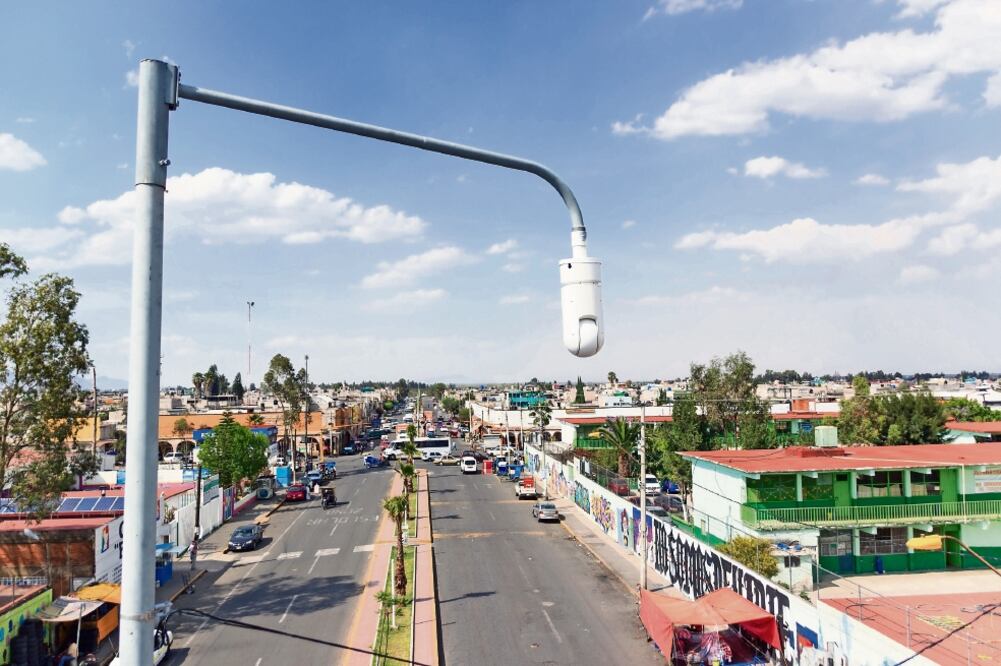 Las autoridades locales instalarán, en una primera etapa, 263 equipos, y se espera que en breve se cubran los 400 planteles del municipio (EMILIO FERNÁNDEZ. EL UNIVERSAL)