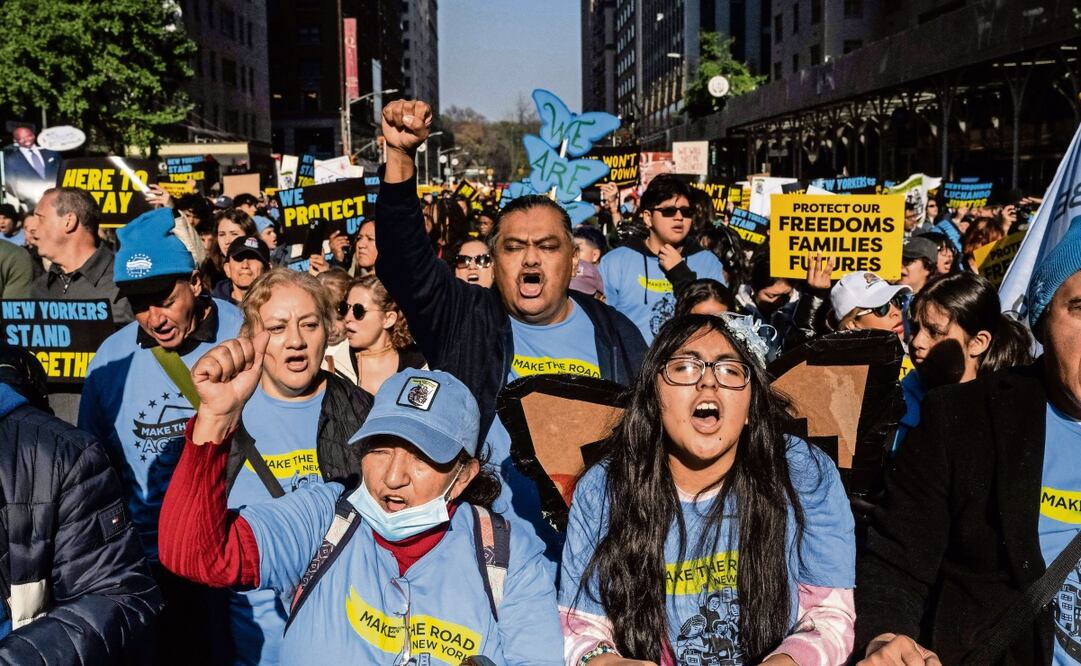 Inmigrantes y activistas en una manifestación en la ciudad de Nueva York, contra la gestión de Donald Trump. Foto: Stephanie Keith / AFP