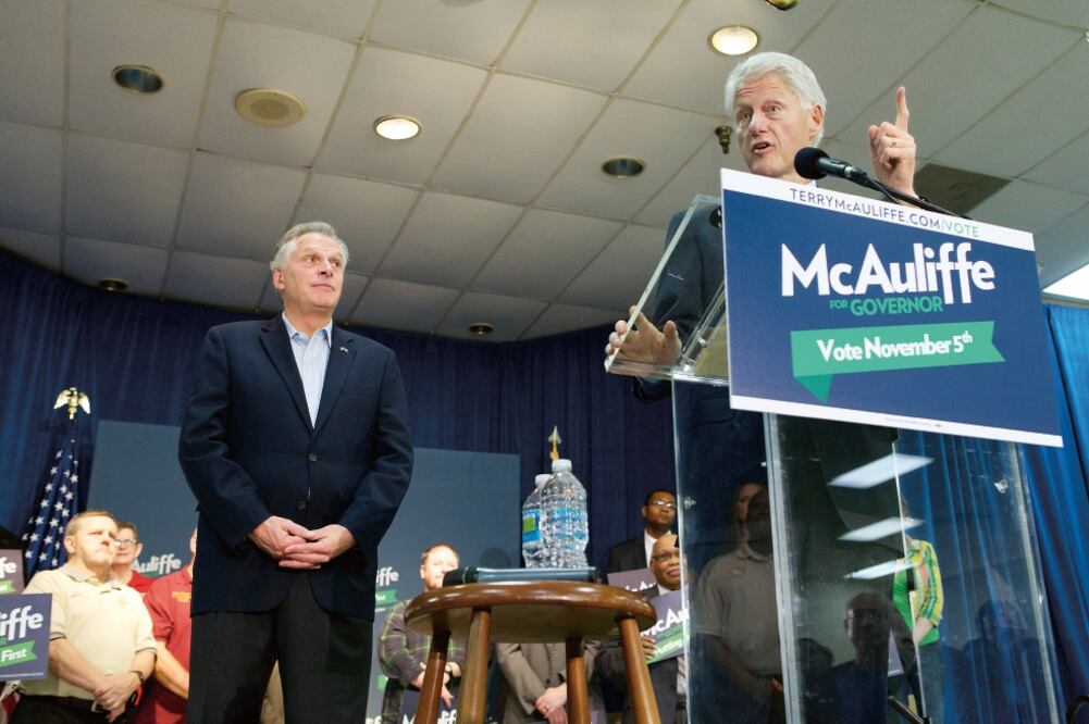 El ex presidente de Estados Unidos Bill Clinton acompañó al gobernador demócrata de Virginia, Terry McAuliffe, cuando éste apenas era candidato (ARCHIVO EL UNIVERSAL)